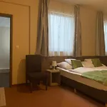 Centrooms Отель Эгер